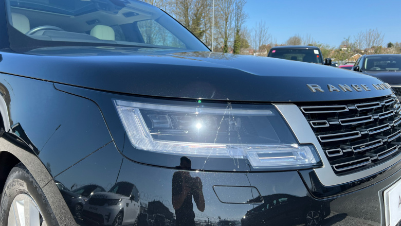 Land Rover Range Rover 3.0 D300 SE 4dr Auto Diesel Estate